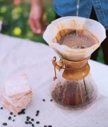 The detailed process of making hand-made coffee