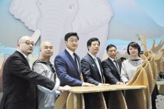 Nanjing is now the first full-paper cafe with the theme of wildlife protection in China.