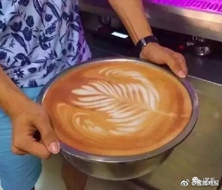 Starbucks drinks coffee for free mainland parody picture Taiwan netizens take it seriously
