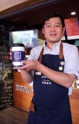 When he changed jobs in middle age, he developed coffee-making skills at the age of 40.