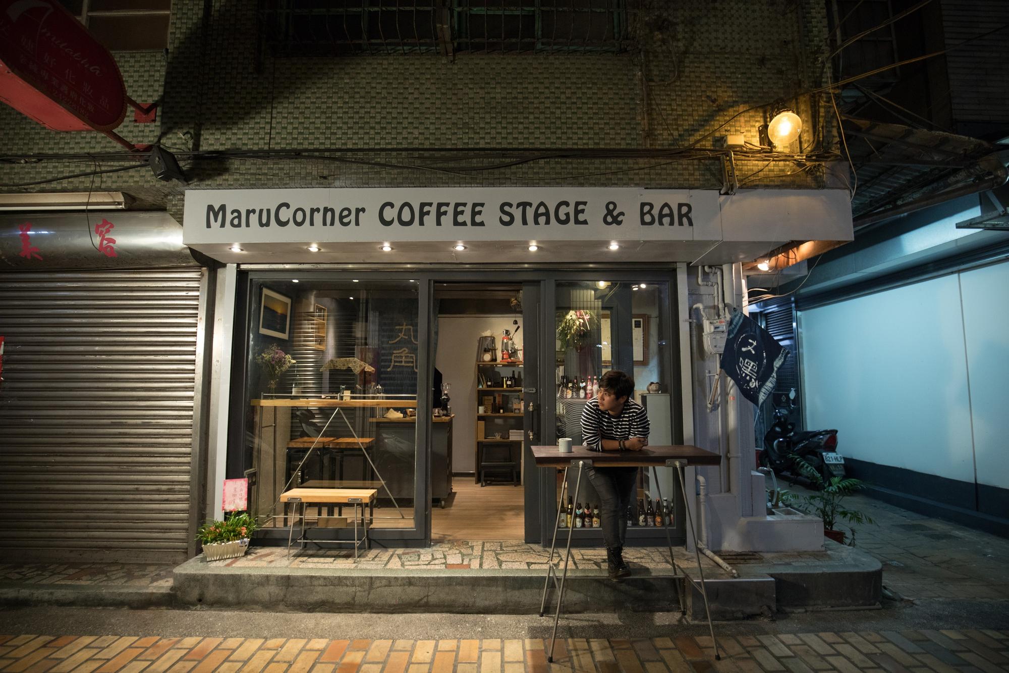 I walked into the alley to find six hidden cafes in Keelung.