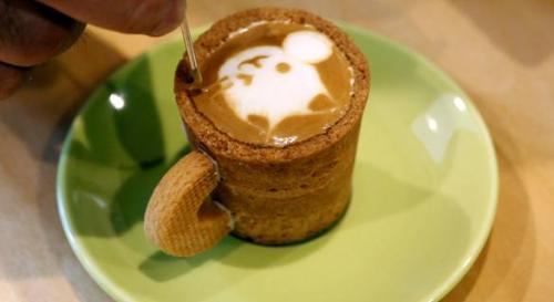 Crispy with strong fragrance: coffee served by biscuits in Japanese shops looks good and delicious.