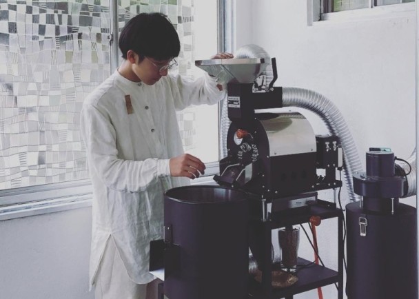 Japanese autistic teenagers explore their strengths, open a shop and become a coffee roaster.
