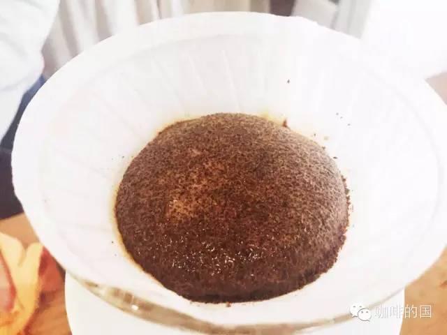 Coffee powder expands when it comes into hot water. Do you know why?