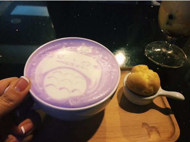 Coffee is no longer a monotonous curry color, cartoon purple unique pull flowers