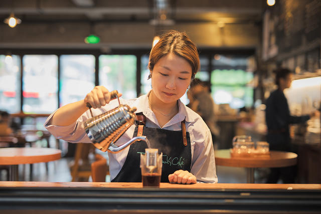 Coffee Man said to himself | when the spirit of craftsmen becomes readily available, I want everything to go back to coffee itself.