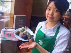 The coffee shop sells Dragon Boat Festival ice dumplings, mocha sweet potato stuffing to relieve the summer heat.
