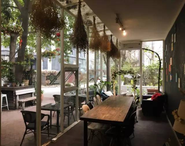 DODO COFFEE Cafe| A converted villa cafe