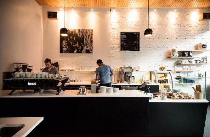 What should be paid attention to in the management and operation of the coffee shop?