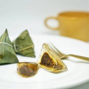 Bakery, coffee shop, foreign fast food all come to grab the Internet celebrity zongzi with multiple tastes.
