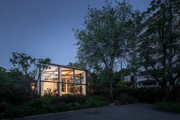 There is a cafe in a glass house in Bangkok, which sells makeup, food and experience.