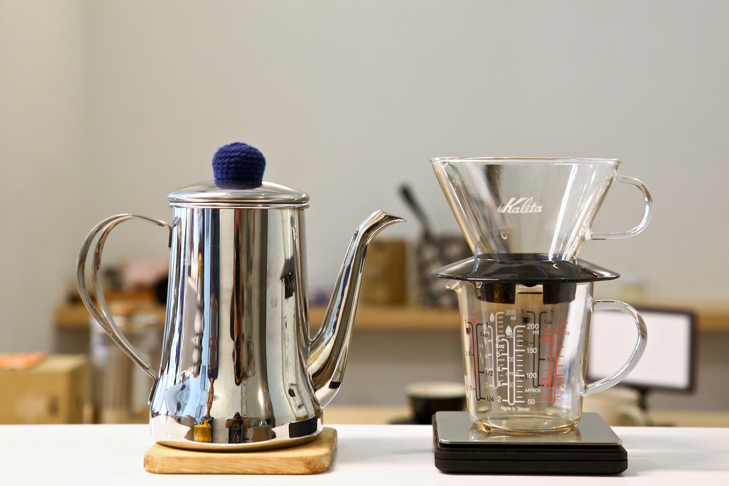 Taipei's own roasting Cafe | Teaching the use of Kalita wave filter cups for Peier barista
