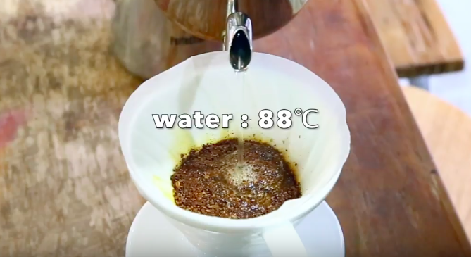 Cooling hand flushing method] 68 °C water temperature to solve tail miscellaneous, V60 hand flushing tutorial video + explanation