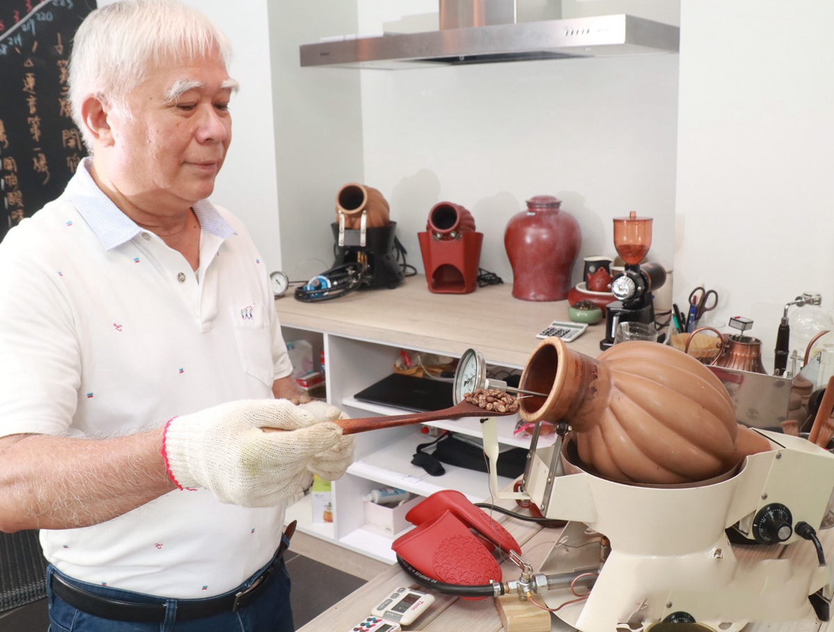 Global initiative? Pottery collector + coffee roaster = pottery urn roasting coffee