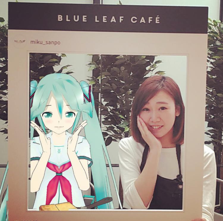 This cafe allows you to date with Chuyin in the cafe.