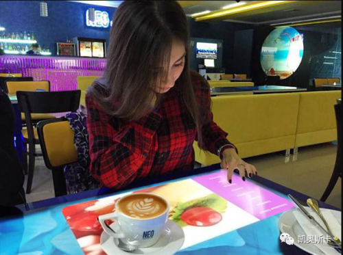 Longhua in Shenzhen has a new retail concept of intelligent robot coffee shop.