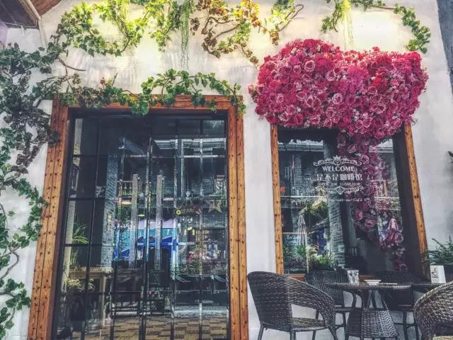 Floral art, music. This online celebrity cafe in Foshan is so romantic!