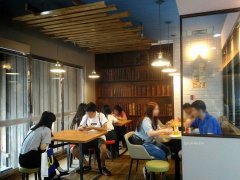 Qinmei Eslite 24-hour coffee shop planting merchandise temperament green wall