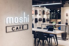 With the combination of technology and humanities, the coffee shop Moshi Caf é is stationed in Eslite.