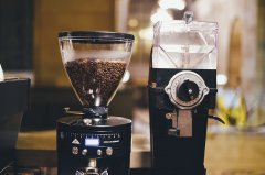 To judge whether the coffee shop is professional or not, look at the bean grinder first.