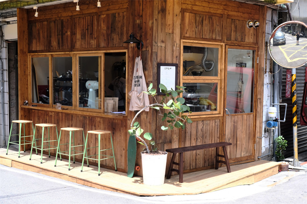 How about opening a small and beautiful coffee takeout shop on your own?