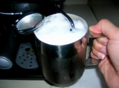 Two tricks to teach you how to make milk foam, beginners must see it.