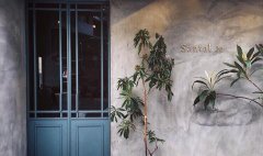 It's a coffee shop and a pub! Santal 29 is full of tropical South Asian flavor.