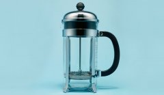 What's so special about the coffee made by the French kettle? Who invented the French pressure filter coffee maker?