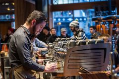 The upgraded coffee feast is here, Starbucks' first coffee roasting room in the world.