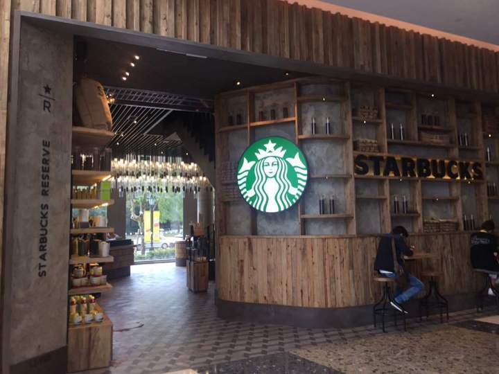 How does Starbucks get coffee red sea in China when branches continue to open?