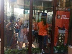10 square meters unmanned coffee shop opens in Beijing for enjoyment and convenience to survive.