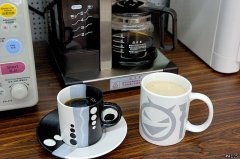 Using DAINICHI CafePro 518, make your own cup of coffee.