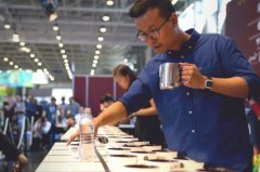 [Hong Kong Golden tongue] the first coffee cup test world champion won a cup of coffee in 12 seconds.