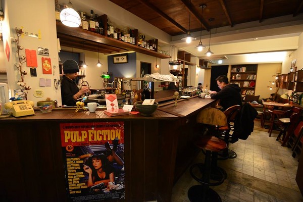 Night cats don't go home. Enjoy the solitude of five midnight open cafes in Taipei.