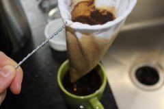 Brewing Coffee from Coffee socks: a course on hand-brewing Coffee with Flannel filter cloth