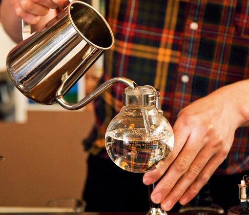 Siphon coffee Syphon pot brewing demonstration, explain what should be paid special attention to