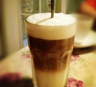 The principle of delamination of coffee cold drinks