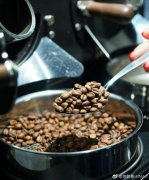 Coffee bean roasting is a chemical reaction that takes place. Coffee flavor is reflected.