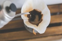 Simply making coffee at home-- the hand-brewing skill of hand-brewing pot