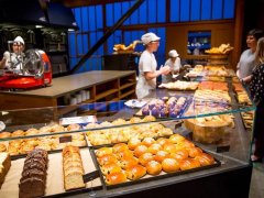 The bread + coffee shop is going hot! Starbucks' first Italian high-end bakery in Seattle