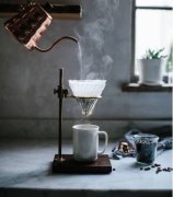 Common mistakes of hand-brewing coffee how to master the direction and speed of water injection?