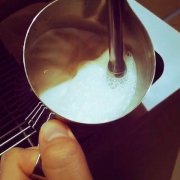 Experience of foam-making skills of steam coffee machine