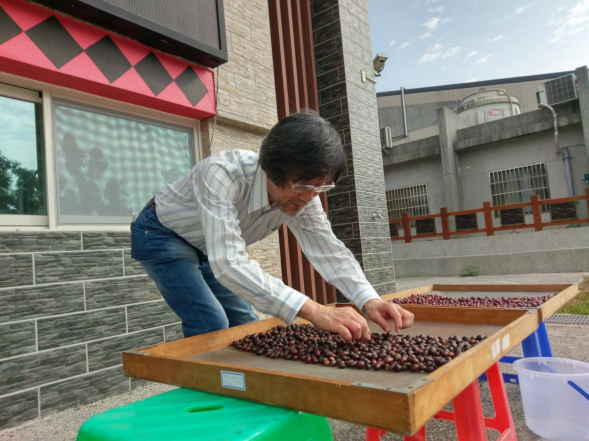 Han Huaizong's retirement life-even if you don't drink it, you have to know what's so good about table coffee.