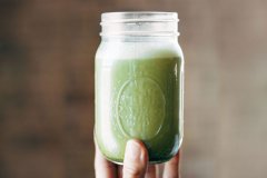 The method of making a low-carbon matcha latte to make a healthy and delicious matcha latte.