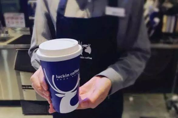 Block + refuse to accept the order? Netizens exposed how Luckin Coffee handled customer complaints.