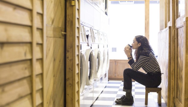 The coffee time in the Coffee &  Laundry- Laundromat is full of humanization and humanity.