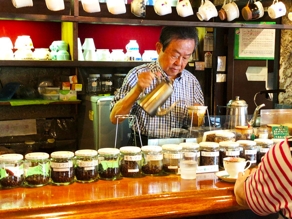 Coffee Man Story | the most important principle for coffee is strict selection of beans!