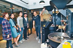 Tens of millions of baking workshop has been on track star Chen Hao opened a coffee shop this year to realize his dream.
