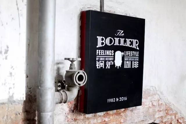 30 years ago, the boiler room in Xiamen was converted into a super cool cafe, a natural industrial space.