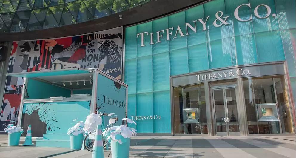 Tiffany also opens a pop-up shop to sell coffee! Tiffany's breakfast: read all the lead before you know true love